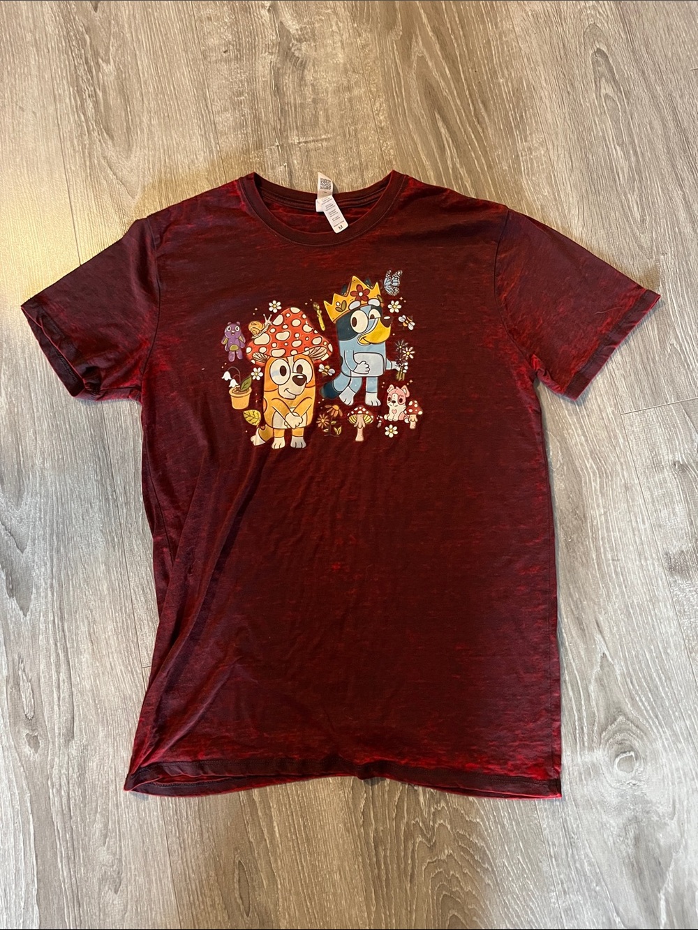 Threadfast Bluey Maroon mom graphic Tee. Women's Medium. 60% cotton
